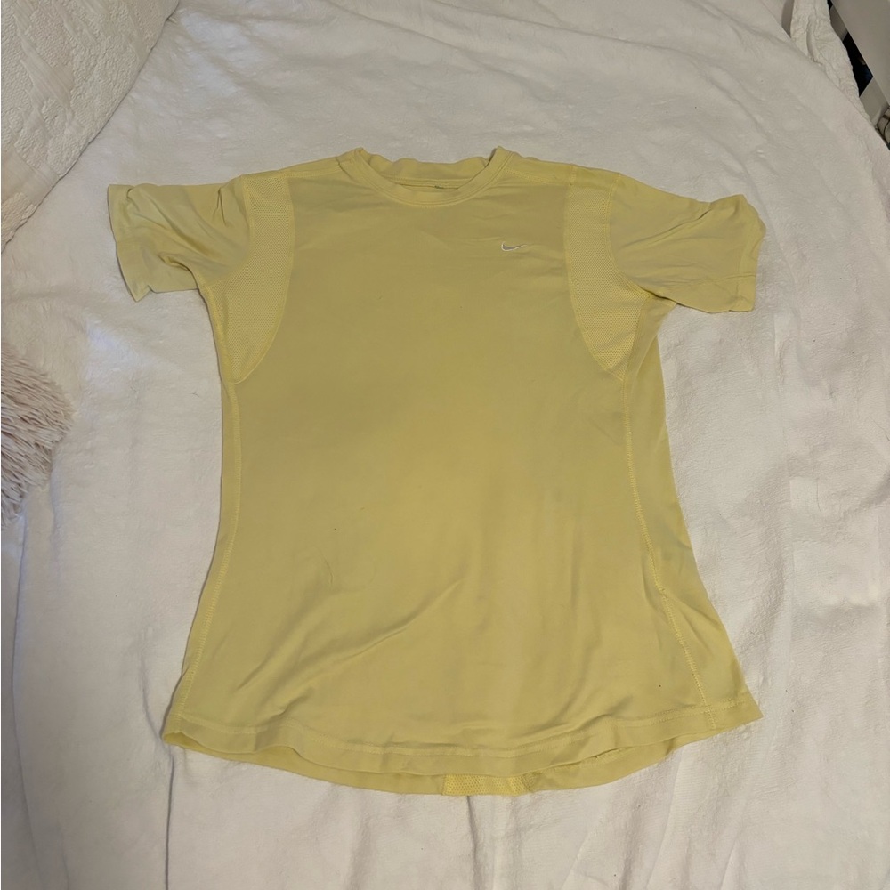 Medium yellow Nike t-shirt. Soft material